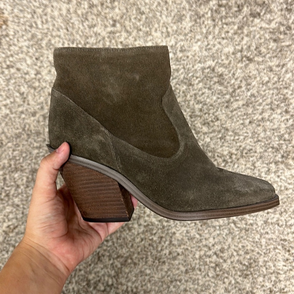 BROWN BOOTIES - 8.5 - Vince Camuto